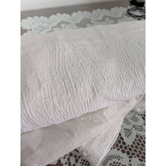 West elm full / queen duvet cover white color